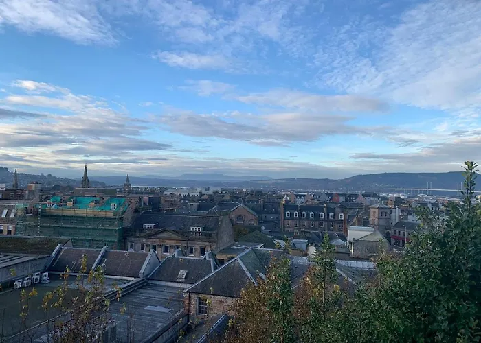 Hill House - Mews Town House, In A Quiet Private Close, In The City Centre Of Inverness.